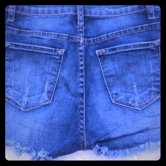 ♥️KanCan Distressed cutoff shorts size 27. (31) - Picture 3 of 3